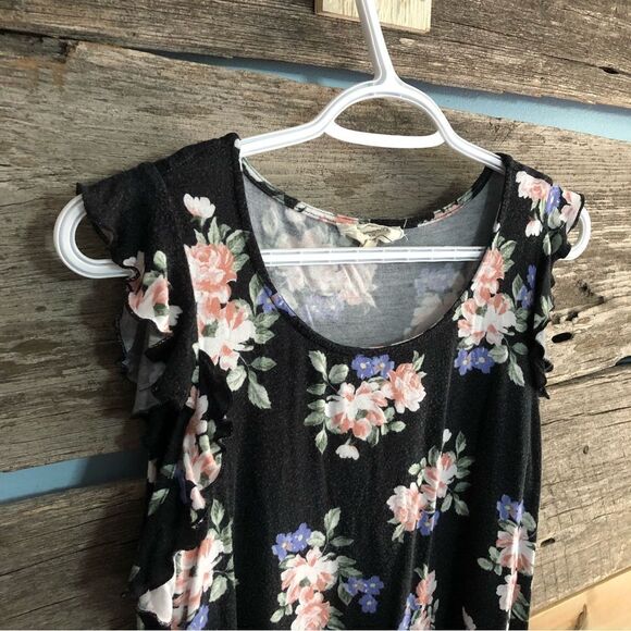 NO Comment Size Med Black Ruffle Cold Shoulder Top - Picture 2 of 5